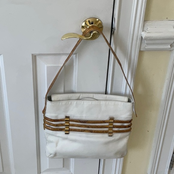 bellido Handbags - BellidoWhite Leather Shoulder Bag with Gold Accents Vintage